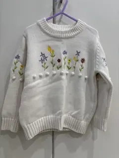 花柄刺繍ポンポン付きホワイトセーター