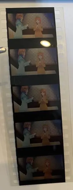 映画五等分の花嫁のフィルム　三玖と四葉のカラオケシーン