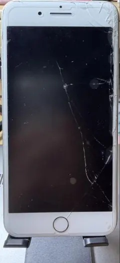 iPhone 8 ホワイト起動可画面割れジャンク - メルカリ