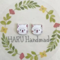 【白ネコ】　ピアス　イヤリング　猫　動物　アニマル　ペット　ハンドメイド