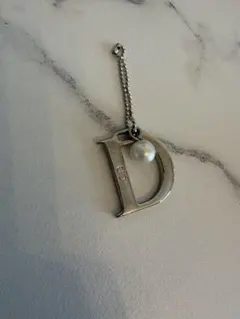 Christian Dior Dロゴ キーホルダー パール チャーム