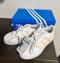 adidas スニーカー