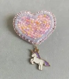 ビーズ刺繍ブローチ　ハート　ユニコーン
