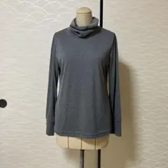グレー タートルネック 長袖トップス