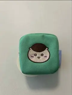 ちいかわ カラビナつき刺繍スクエアミニポーチ　くりまんじゅう