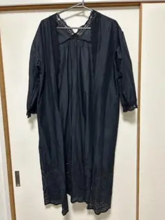 黒のレース装飾付きロングカーディガン