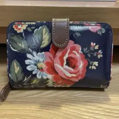 Cath Kidston 花柄 二つ折り財布 ネイビーのサムネイル