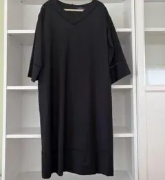 ヒューマンウーマン　ネイビーワンピース