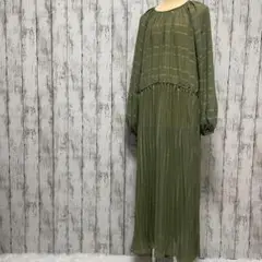 【美品】asos DESIGN エイソスデザイン プリーツワンピース カーキ色