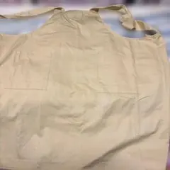 シンプル ベージュ エプロン ポケット付き