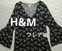 H&M 花柄 トップス　エイチアンドエム 黒 トップス　フレア袖　秋 トップス