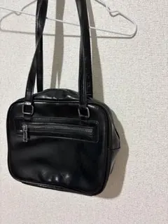 ブラックレザーショルダーバッグ