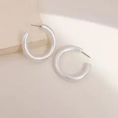 no.743 訳あり ホワイトシルバーフープピアス