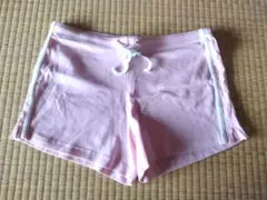 美品　GUAM ロゴ入り ピンク ショートパンツ