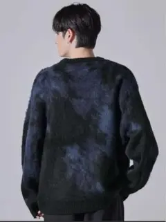 オーバーサイズニット 黒と青の模様