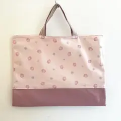 レッスンバッグ　いちご×くすみピンク　絵本バッグ　手提げバッグ　淡いくすみカラー