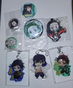 鬼滅の刃 アクリルキーホルダー 缶バッチ　ラバーストラップ