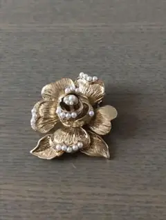 バラ　ブローチ　ゴールドカラー　フェイクパール