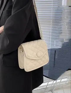 アイボリー キルティングショルダーバッグ