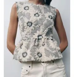 zara フラワープリント構造ペプラムトップス