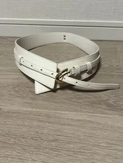 リエンダ ホワイト スリムベルト ゴールドバックル