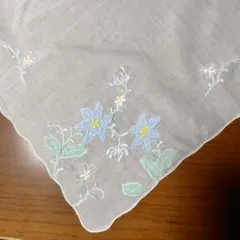 【新品未使用】手刺繍ハンカチ青い花柄スカラップ　ポルトガル
