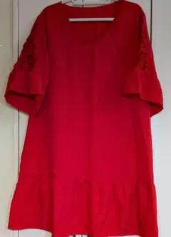 赤いフレアスリーブVネックチュニック