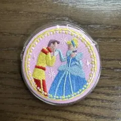 ディズニー刺繍缶バッジ　シンデレラ