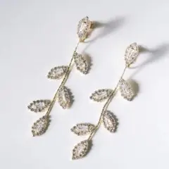 ゴールドリーフピアス　ブライダル、パーティー