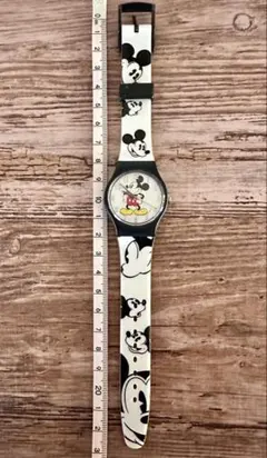 ミッキーマウス アナログ腕時計。ジャンク品。ディズニーストア購入品。