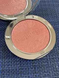 ディオールスキンフォーエヴァーグロウルミナイザー　004 コーラルグロウ