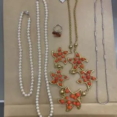 オレンジ装飾ネックレスとパールネックレス5点セット
