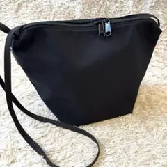 ブラック ショルダーバッグ