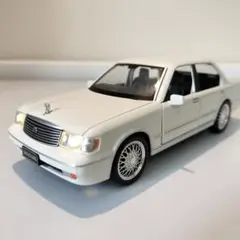 クラウンミニカー 13代目のトヨタクラウンが1/43スケールミニカーで登場