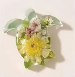 再販不可。イルカ♡マトリカリア✨レジンヘアゴムブローチ 再販不可。イルカ✨マトリカリアレジンヘアゴムブローチ - メルカリ