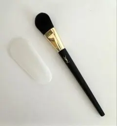 【未使用品】YSL イヴ・サンローラン　メイクブラシ ファンデーションブラシ
