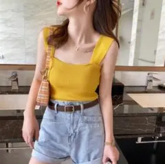 リブ　カットソー　ノースリーブ　タンクトップ　太めの肩ヒモ　スクエアネック