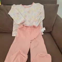 ユニクロ長袖パジャマ　100　花柄