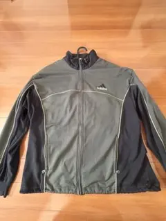 adidas オリーブグリーン ジップアップジャケット