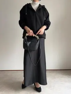 Emma Taylor 　タグ付き　サテンナロースカート