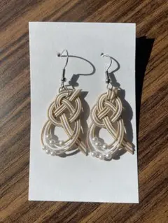 水引ピアスベージュ系あわじ結び ハンドメイドアクセサリーポケットティッシュ付