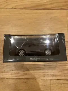 Porsche Macan Turbo ミニカー 1/43