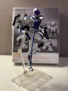 S.H.Figuarts仮面ライダーサイガ　スタンド付き S.H.Figuarts（真骨彫製法） 仮面ライダーサイガ | 魂ウェブ