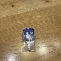 紫色のキャラクター カプセルトイ