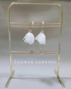 白いお花のイヤリング【ハンドメイド作品】