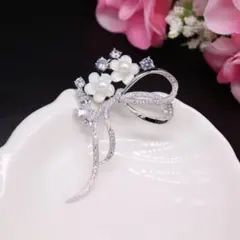 スワロフスキー桜ブローチ貝殻花リボンジルコンコサージュ結婚式卒業式入学式面接用
