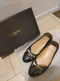 銀座ヨシノヤ　ストラフォード　 ブラックエナメルフラット パンプス