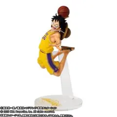 NBA LAKERS レイカーズ　ルフィ フィギュア ワンピースベースショップ ワンピースベースショップ NBA レイカーズ ルフィ フィギュア - メルカリ