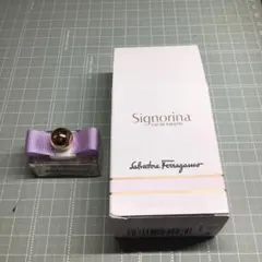 サルヴァトーレ　フェラガモ　シニョリーナ　オーデトワレ　5ml
