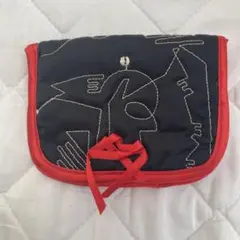 ブラック　二つ折り　ポーチ